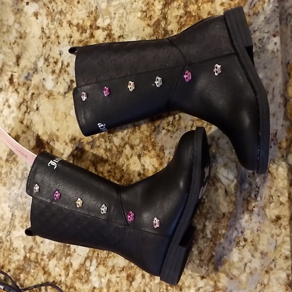 Juicy Couture - Picture 1 of 16